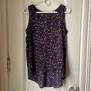 Sleeveless flowy shirt